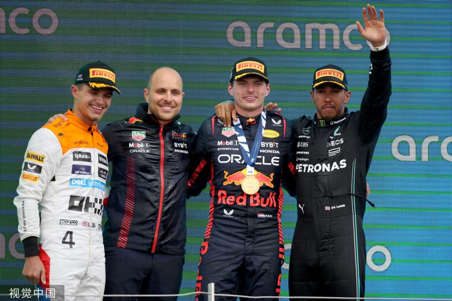 [图]F1英国大奖赛：维斯塔潘夺冠 诺里斯亚军