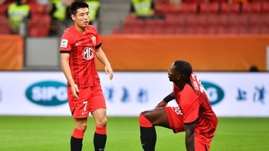 后防线屡次犯错 上海上港主场输球无缘亚冠正赛