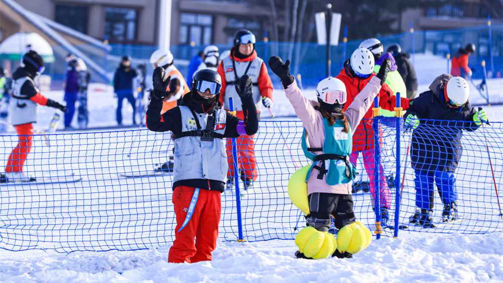 新雪季各大雪场看好客流回升 全链条运营能力受重视