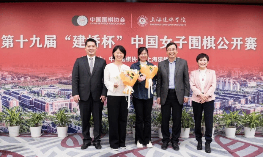 李赫首次夺得中国女子围棋公开赛冠军
