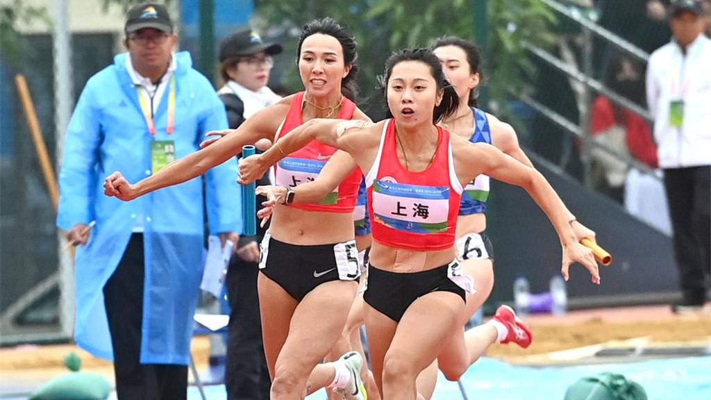 学青会·全天综合 田径赛场连破纪录 罗悠扬加冕游泳“六冠王”