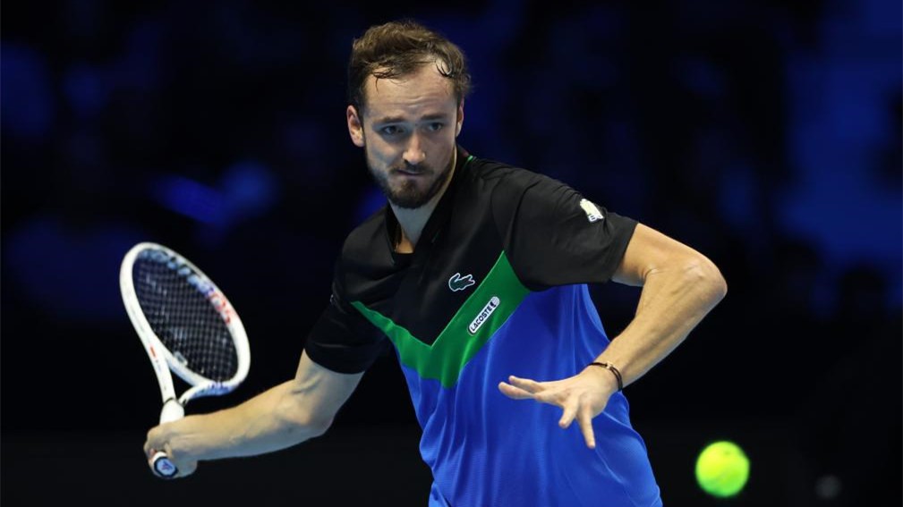 ATP年终总决赛：梅德韦杰夫取得开门红 兹维列夫逆转击败阿尔卡拉斯