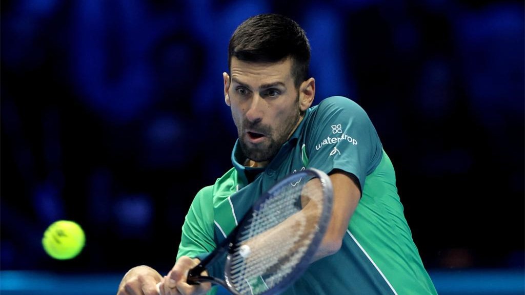ATP年终总决赛：辛纳首胜焦科维奇 齐齐帕斯因伤退赛