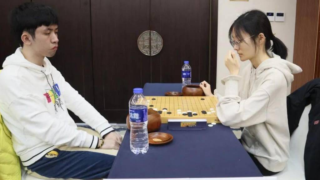 首位女选手闯入中国围棋棋王争霸赛第二轮