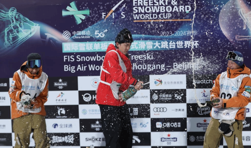 单板滑雪——大跳台世界杯：男子组决赛赛况