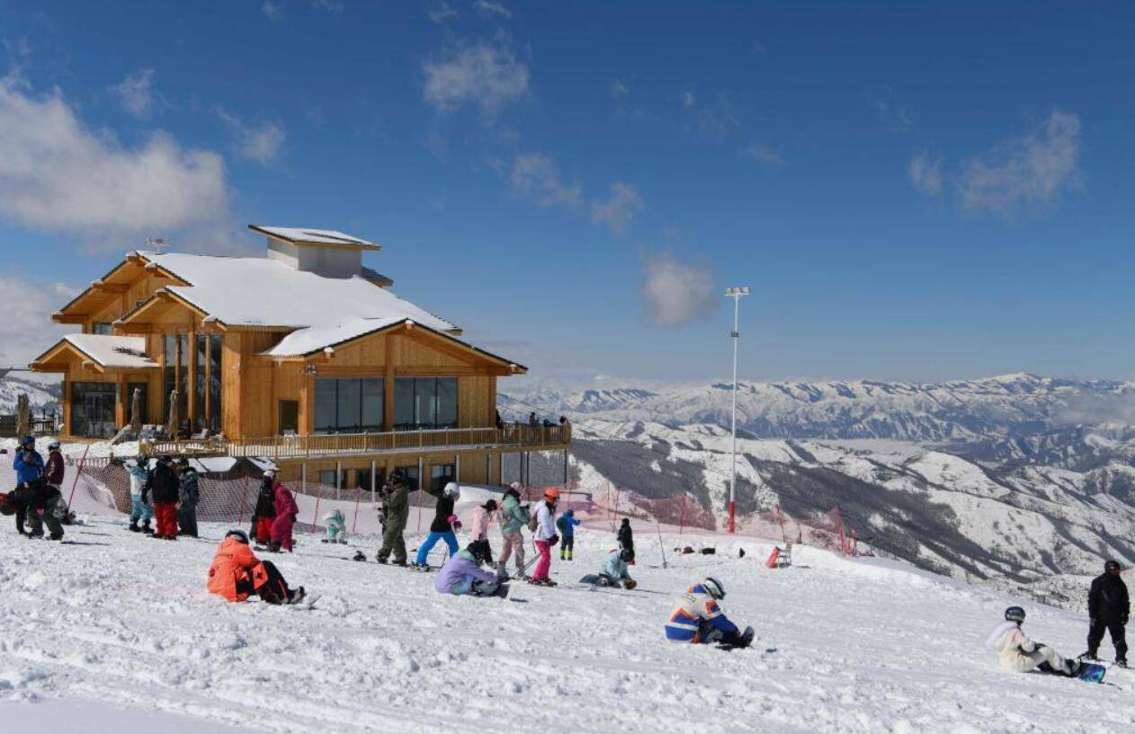 雪上有金山——可可托海的冬季跃迁