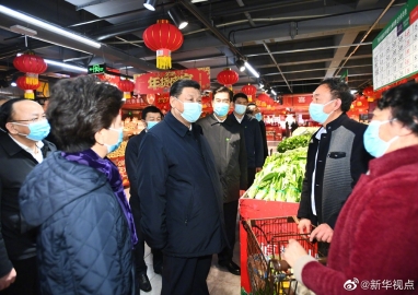 习近平在贵阳考察超市和社区