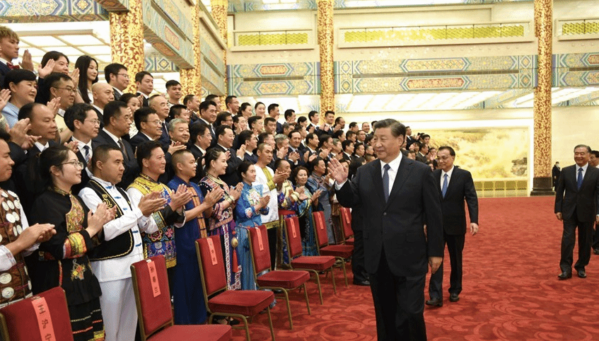 习近平等第六届全国少数民族文艺会演开幕式文艺晚会