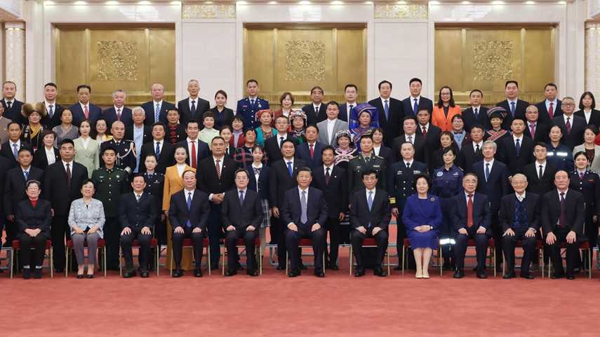 习近平会见第八届全国道德模范及提名奖获得者