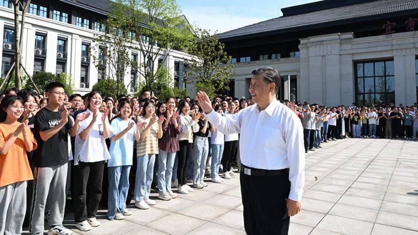 习近平：在新的征程上奋力谱写四川发展新篇章