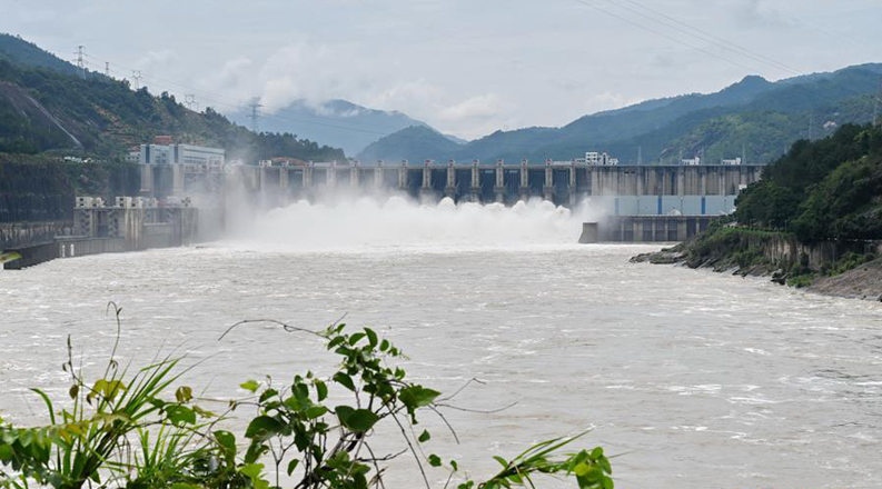 福建水口水电站开闸泄洪