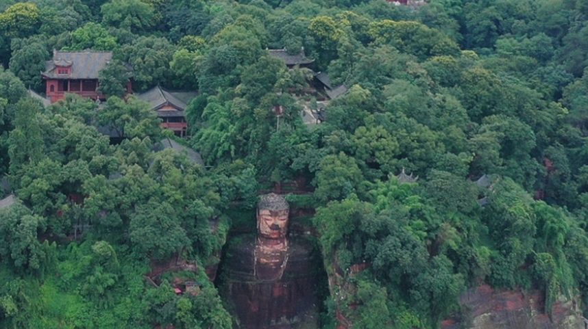 航拍四川乐山水漫佛脚