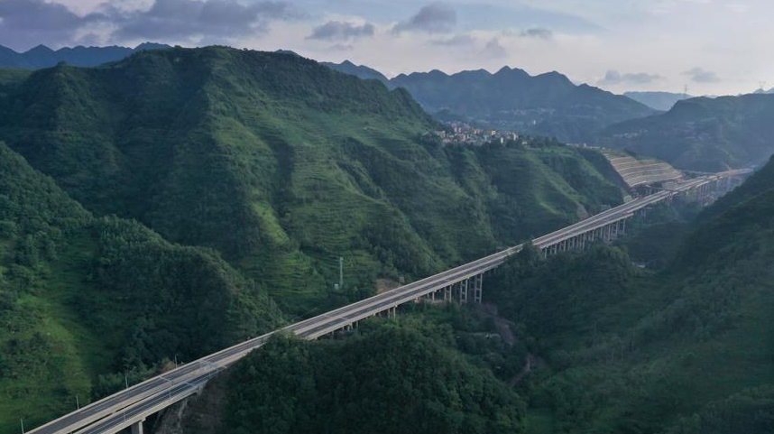 乌蒙山集中连片特困地区又添一条高速公路