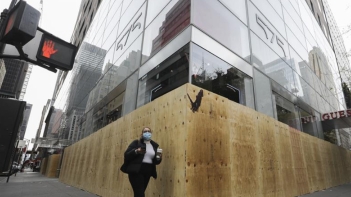 纽约：店铺“装甲”保安全