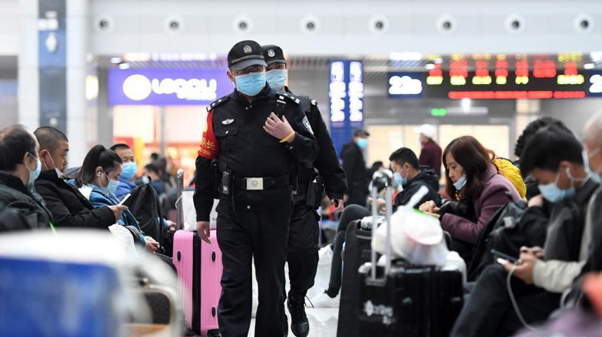 重庆：春运返程路上的守护者