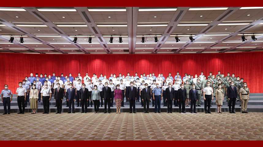 习近平会见香港纪律部队代表 