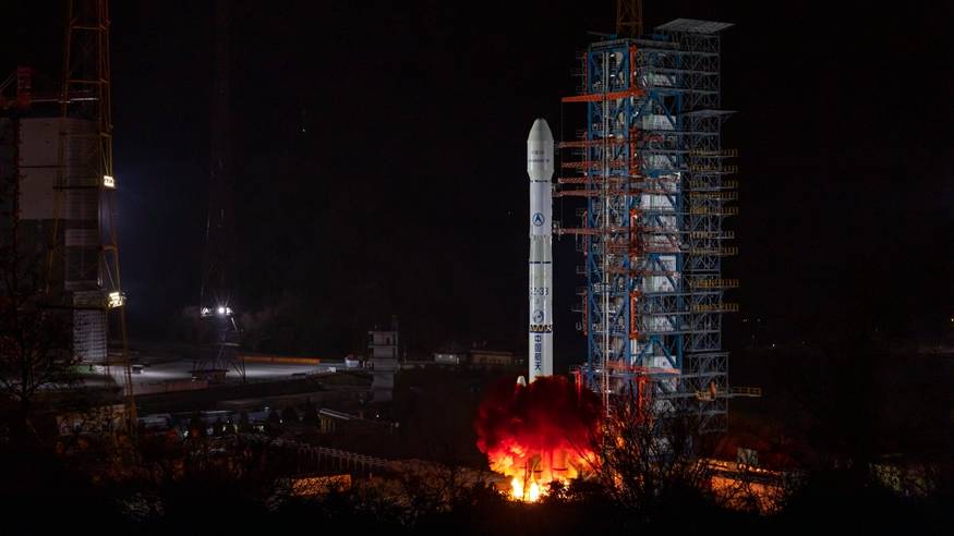 我国首颗超百Gbps容量高通量卫星成功发射