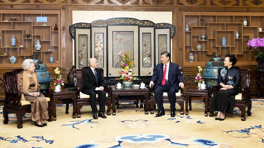 习近平夫妇会见柬埔寨国王西哈莫尼和太后莫尼列