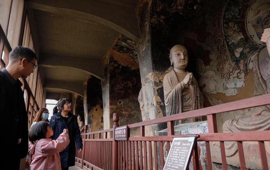 麦积山石窟旅游人气旺