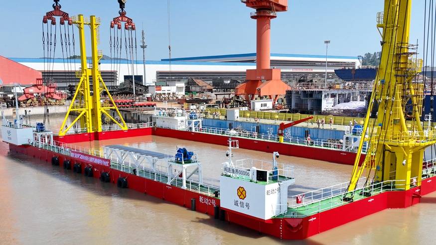 “乾动2号”深远海养殖平台在福州下水