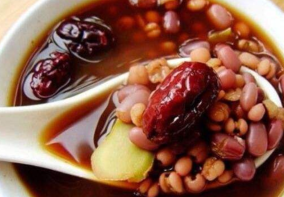 女性剖腹产后要注意什么？如何进行饮食调理