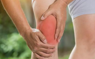 上了年纪总是膝盖痛怎么办？应该如何治疗