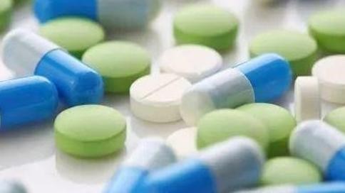 服用这5类常用的药物时 建议应该多喝水