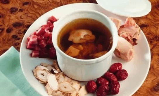  立冬养生注意：温热饮食 避免熬夜