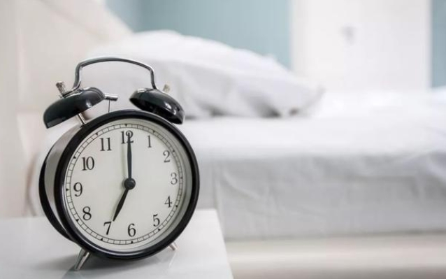 必须睡满八小时？10点还是11点入睡最健康呢