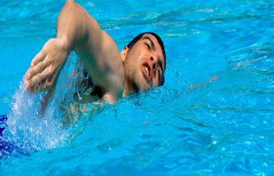 用游泳动作居家健身 可以提高身体的免疫力