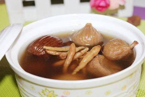 蛤蚧无花果煲瘦肉适合长期反复咳嗽的人群