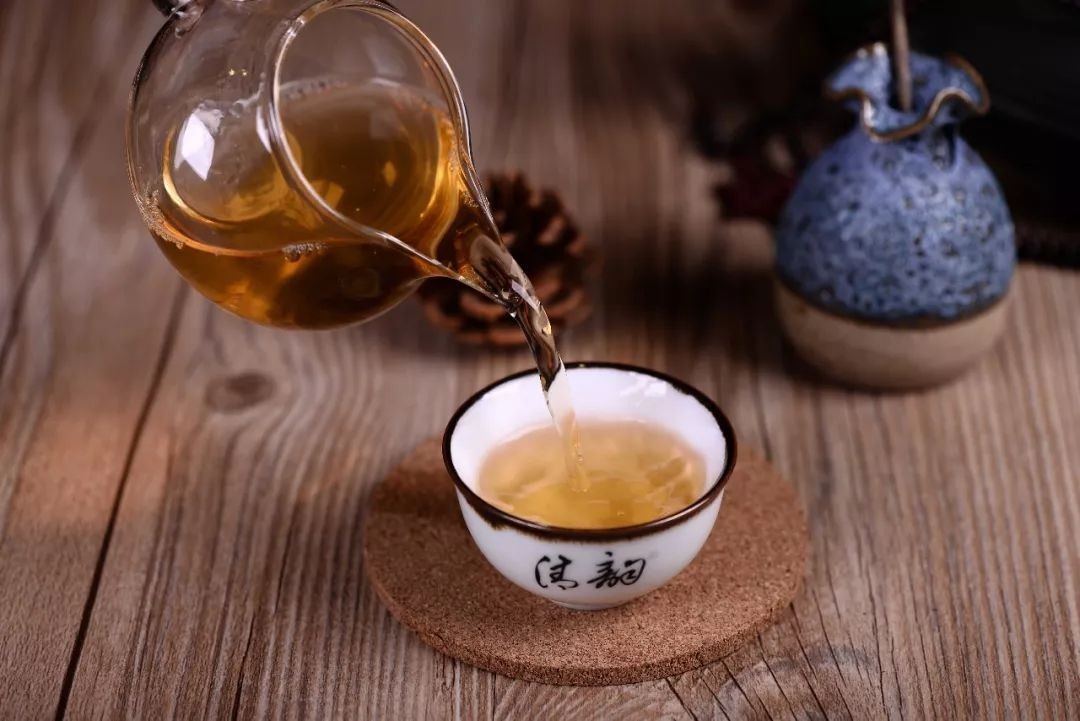 保温瓶泡茶有害健康？健康喝茶要注意这4点
