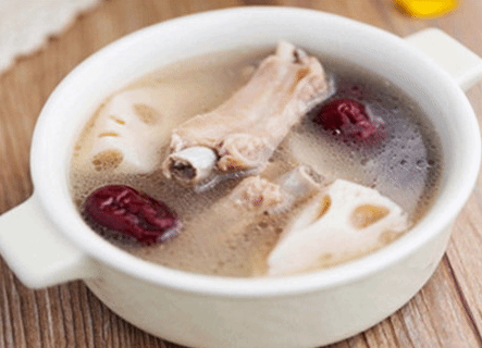 煲汤初起的泡沫是垃圾还是精华？喝汤要注意这3点