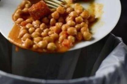 剩饭菜需全部倒掉吗？留心每道菜的“保质期”