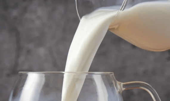 膳食指南“更新”牛奶摄入量 这6类人更应该多喝奶