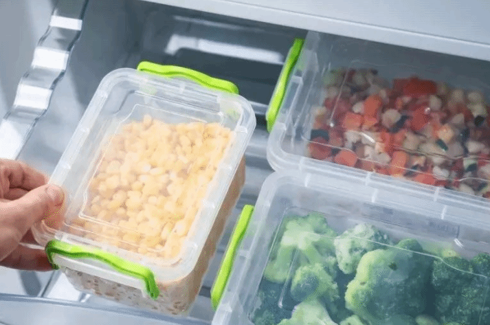 隔夜菜该吃还是扔？过期食品没变味还能吃吗