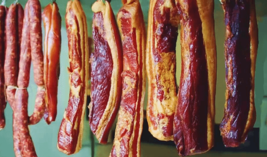 注意！腌腊肉有了这个味儿就不能吃了