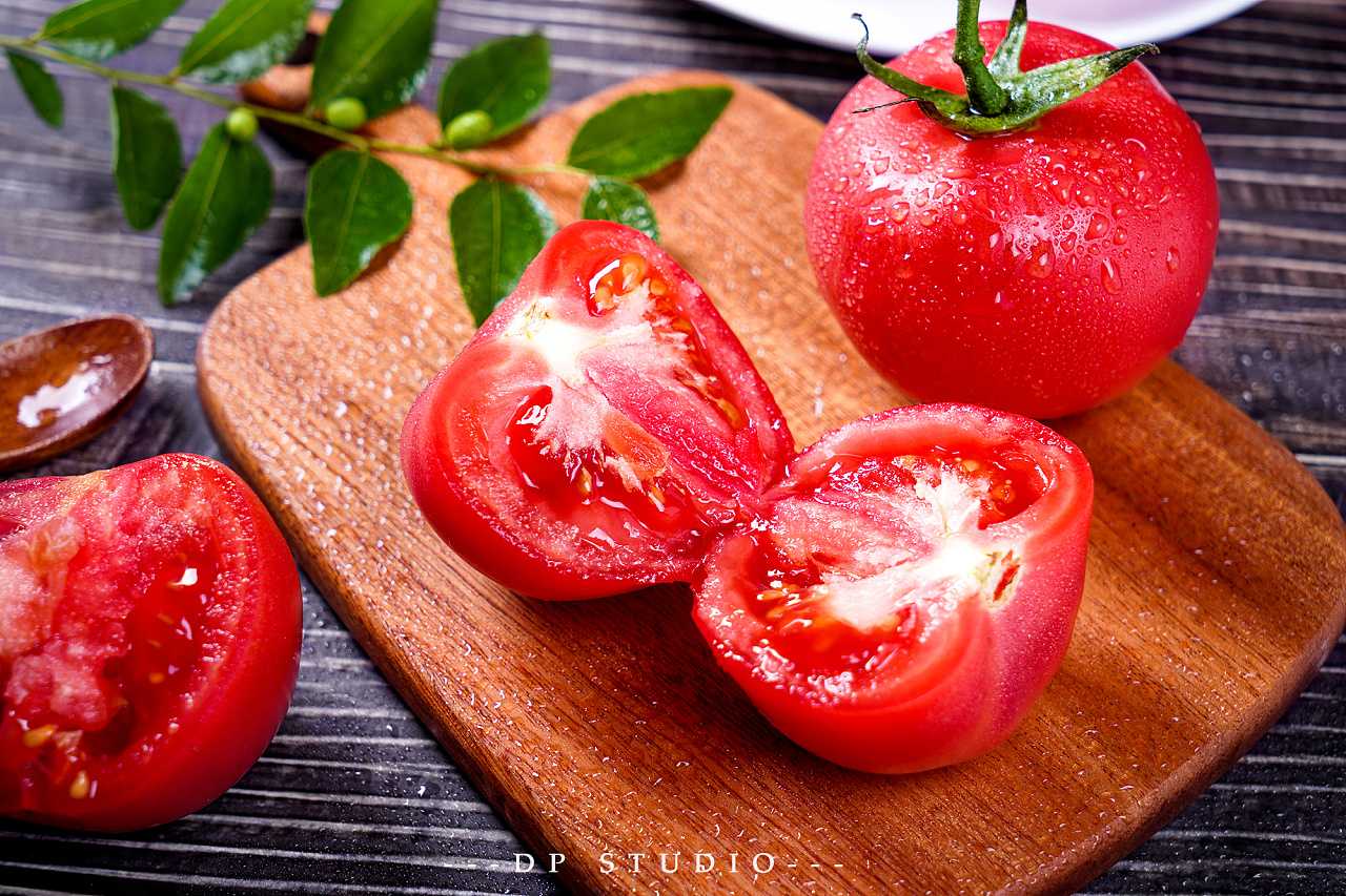 颜色不同 西红柿营养各异？5类人少吃西红柿