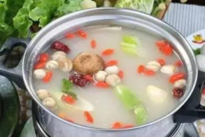 吃清汤锅底就能躲过油？这4大雷区你要知道
