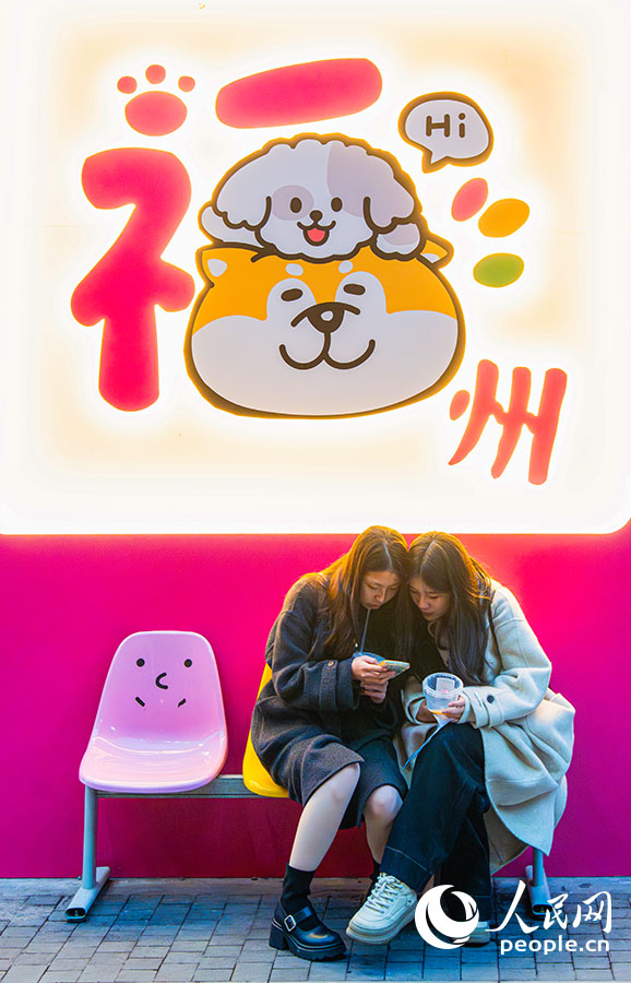 各式新春装饰巧妙点缀其间。实习生 李雨泽摄