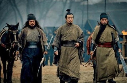 张飞一生瞧得上的有几人？其中一位是对手