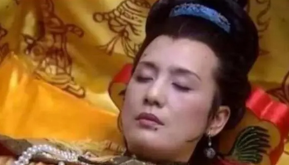 古代嫔妃下葬时要用玉石塞住肛门 这是为何