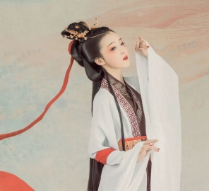李白最肉麻的一首诗 全篇把杨贵妃吹上了天