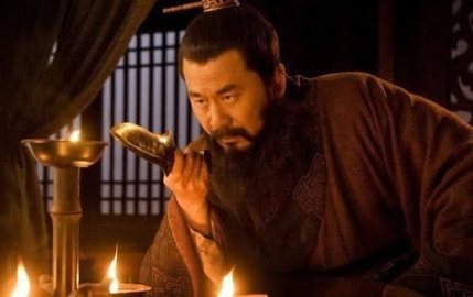 曹操为何先下令将吕布勒死 又再斩首示众呢