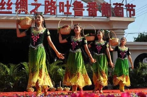 中国丝绸之路吐鲁番葡萄节的前生今世