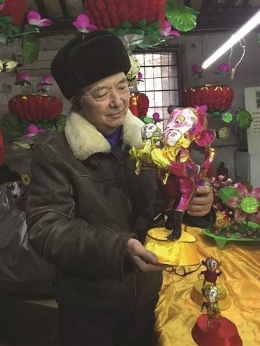 非遗传人做花样猴灯：三不猴 二孩猴 跑步猴