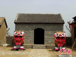 莫言故乡现目前全中国最高最大泥塑“叫虎”