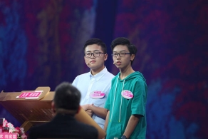 父亲是木匠母亲当清洁工 培养出诗词冠军