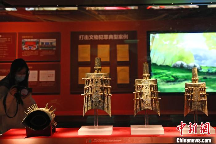 该展览共展出文物200余件/套。 刘占昆 摄 该展览共展出文物200余件/套。 刘占昆 摄