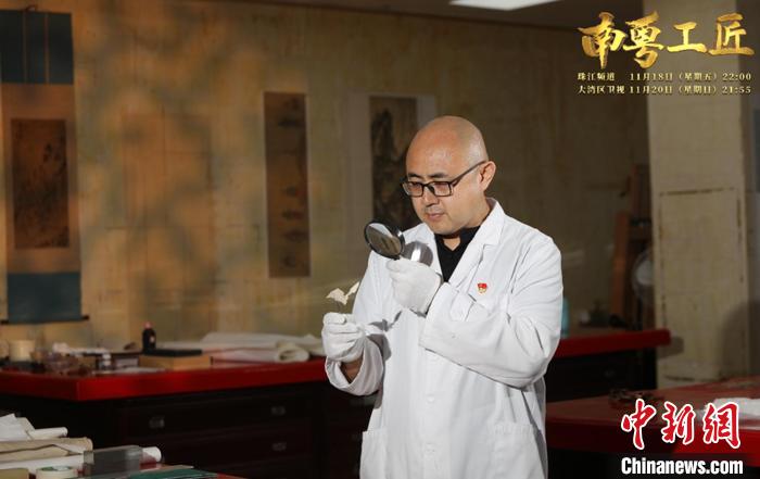 广东“文物医生”李涛:妙手匠心让文物起死回生